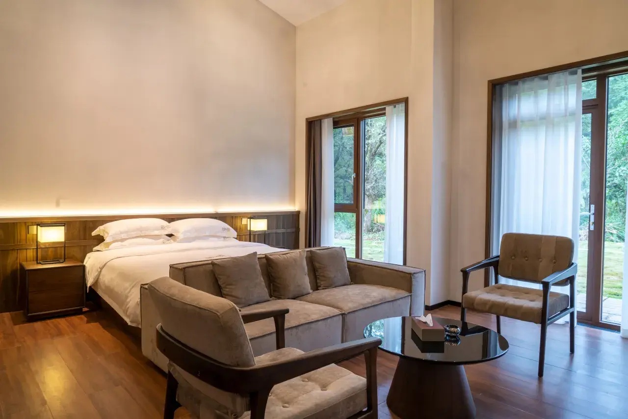 【半山腰大床房】¥299/晚