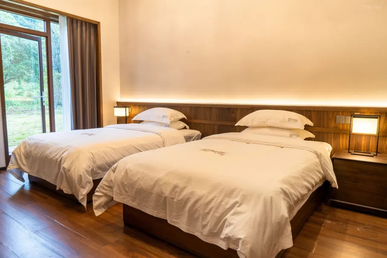 【半山腰双人床】¥358/晚